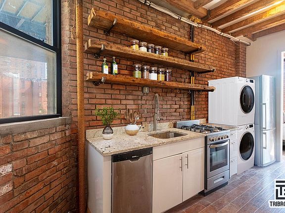 4th image of 1 Doyers St APT 4