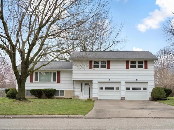 301 Oakwood Pl, Geneseo, IL 61254