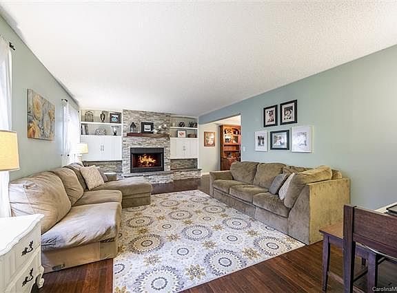 2nd image of 712 Greenwood Dr