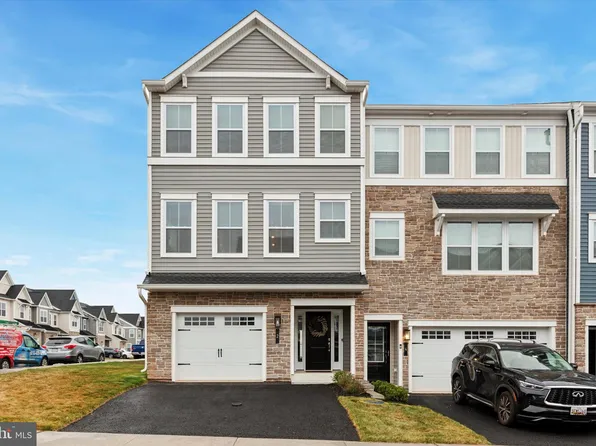 2 Copper Ct, Royersford, PA 19468