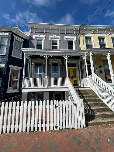 1107 W Clay St Photo 1
