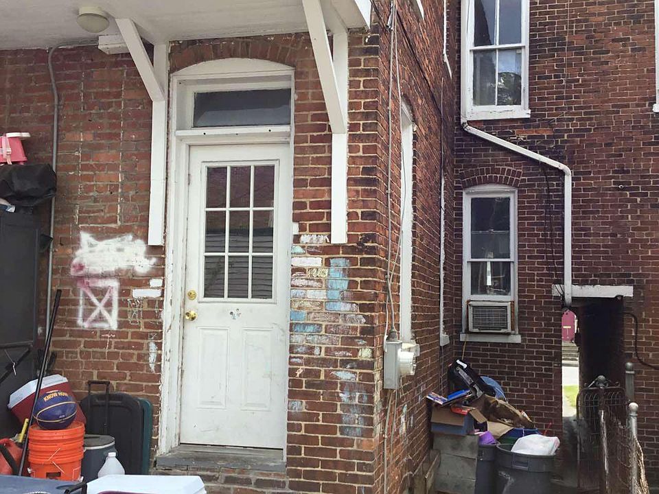 2nd image of 137 W Jackson St