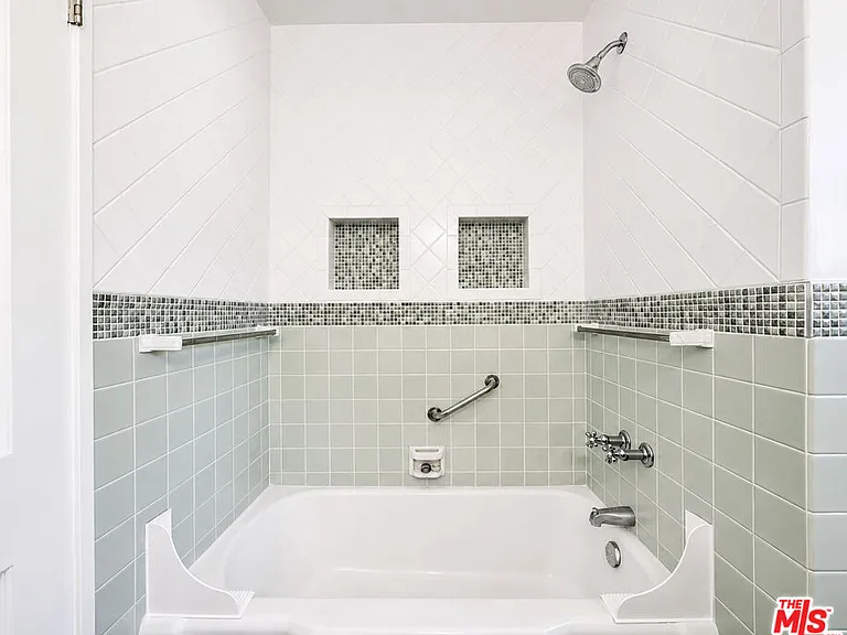 5366 Village Grn — Photo 24