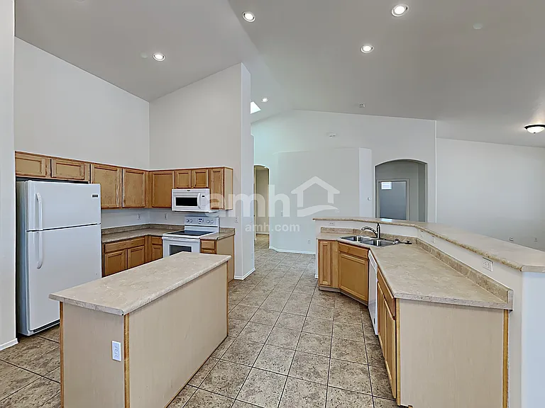 21948 E Camina Plata — Photo 3