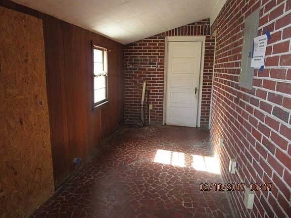 4th image of 213 Duncan Ave