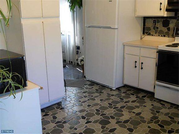 4th image of 19 Pittman Ln