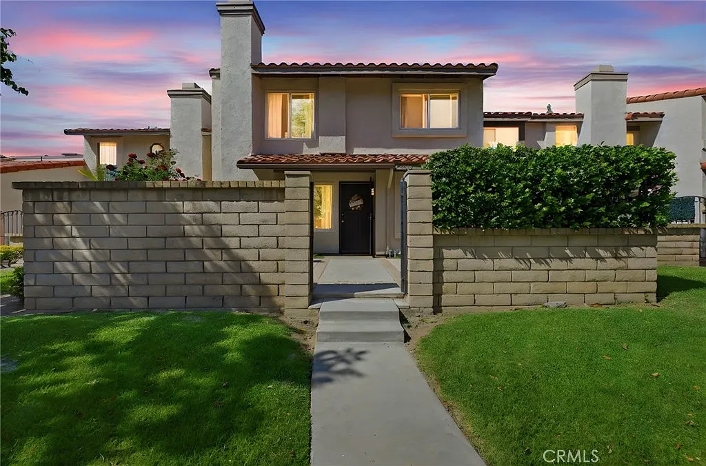 3 bed, 2.5 bath, 1480 sqft, $3,295 — Photo 4