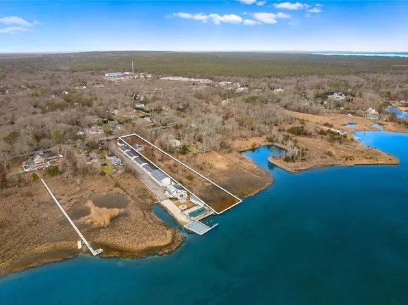 51 W Tiana Road, Hampton Bays, NY 11946