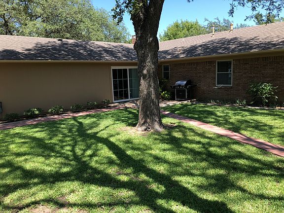 3rd image of 806 Oakpark Dr