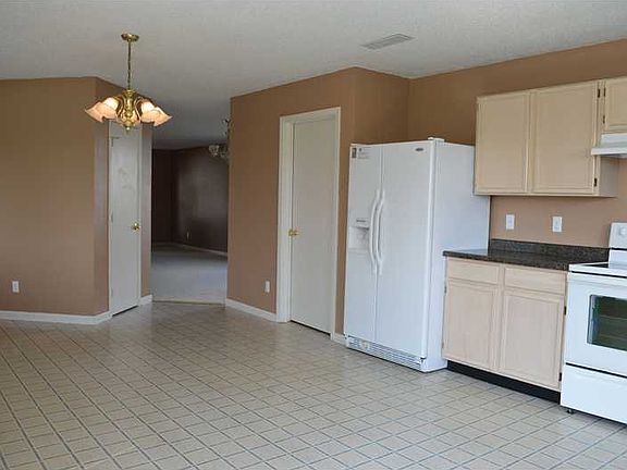 3rd image of 9121 Bayview Cir