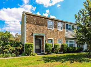 1689 Park Row Dr #M, Columbus, OH 43235