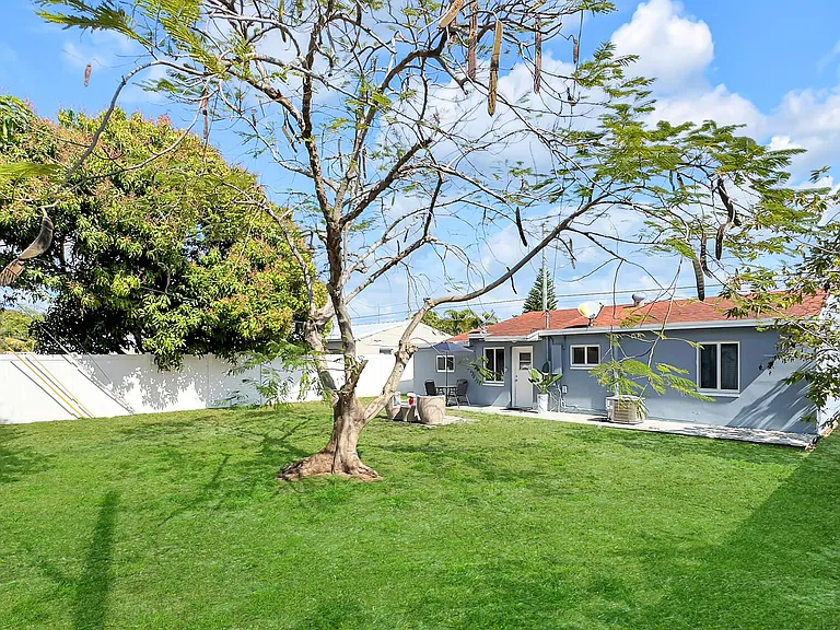 3331 Lake Ave — Photo 22