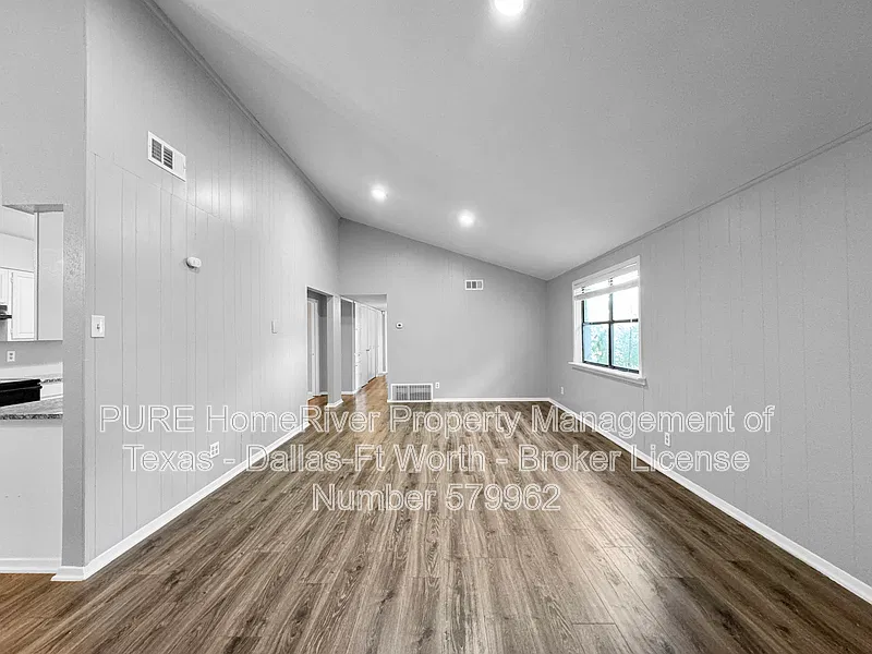 3 bed, 2.0 bath, 1427 sqft, $2,095 — Photo 4
