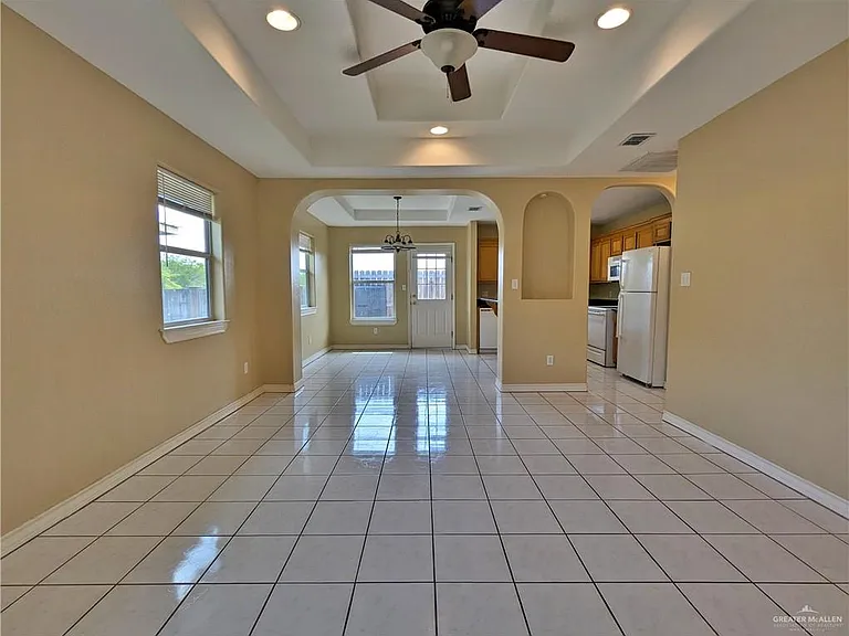 3900 Park Place Ave #2 — Photo 3