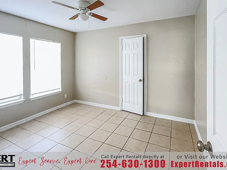 907 Wells St — Photo 18