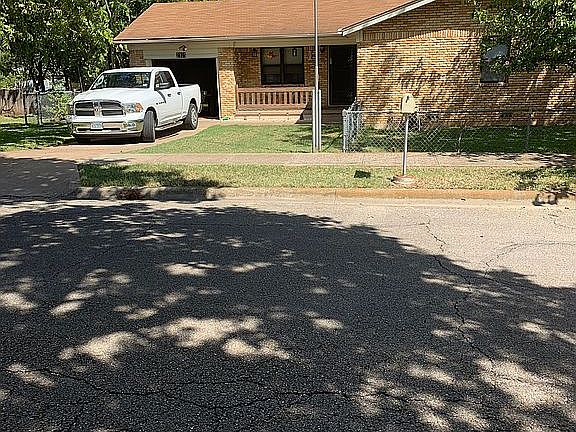 3rd image of 2101 Crescent Dr