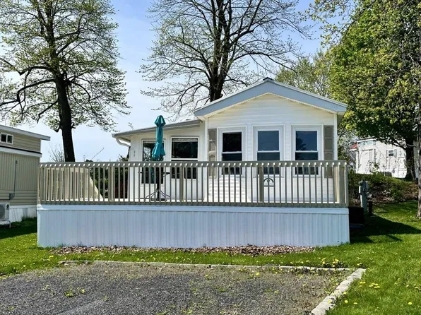 17 Jonathan Circle, South Hero, VT 05486