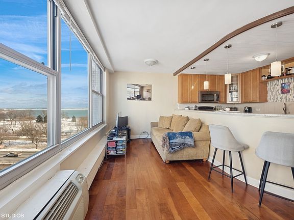 3rd image of 3900 N Lake Shore Dr APT 11J