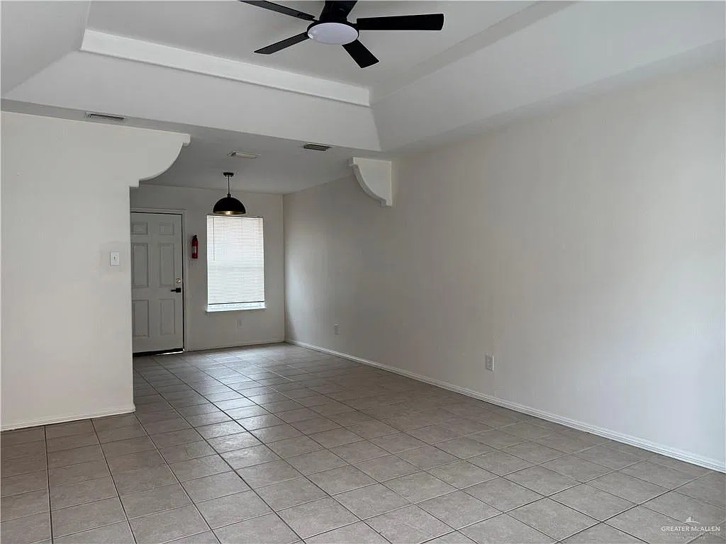 2 bed, 2.0 bath, 972 sqft, $900 — Photo 2