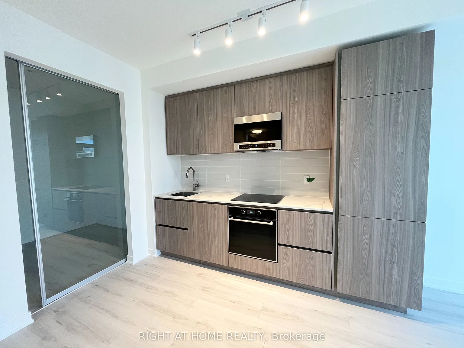 2 bed, $2,300 — Photo 4