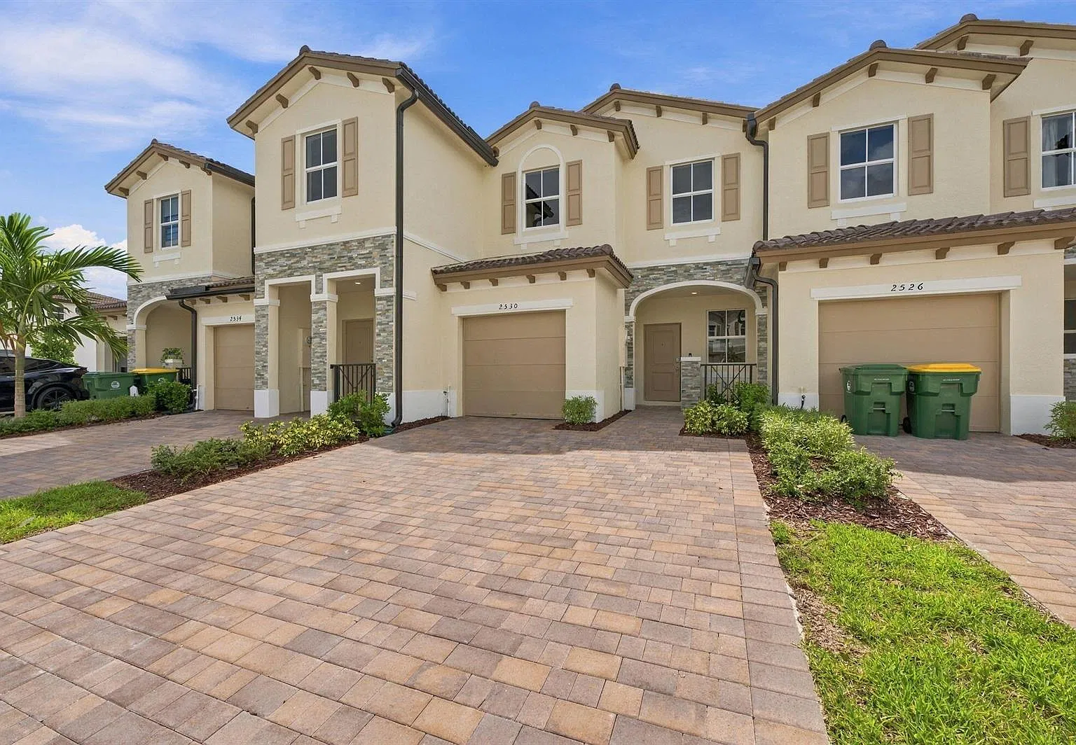 2530 SE 25th Dr - 2530 — Photo 1