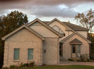 316 Madeleine Ln, Waterford, MI 48328