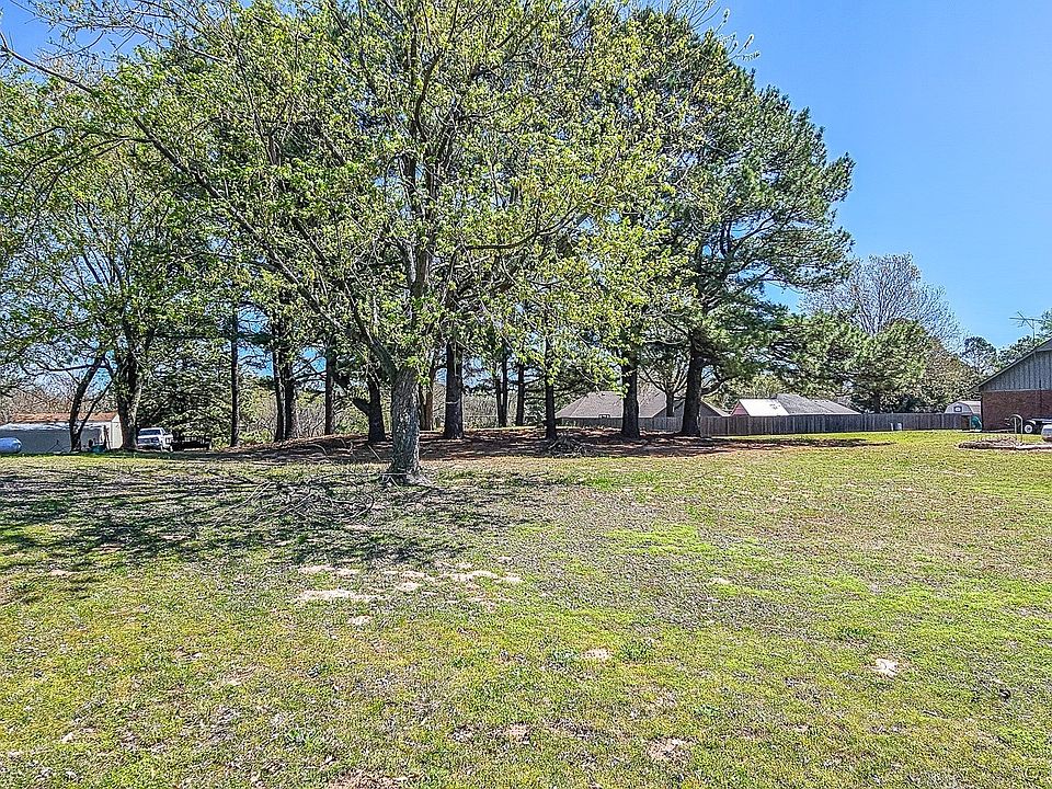1st image of 80 Rockford Dr