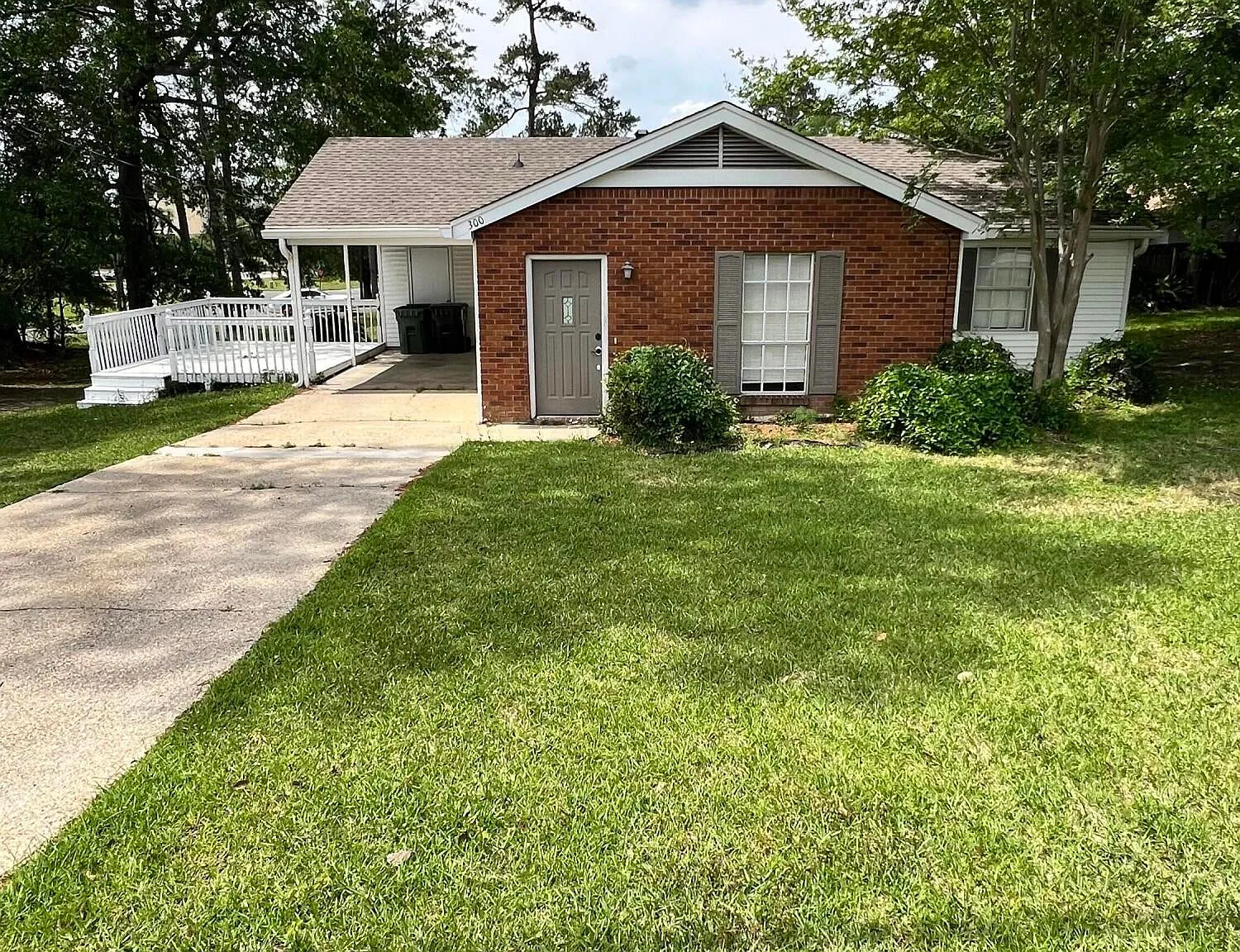 3 bed, $1,400 — Photo 2