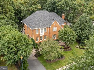 8085 Crooked Oaks Ct, Gainesville, VA 20155