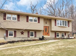 2 Custer Dr, Ringwood, NJ 07456