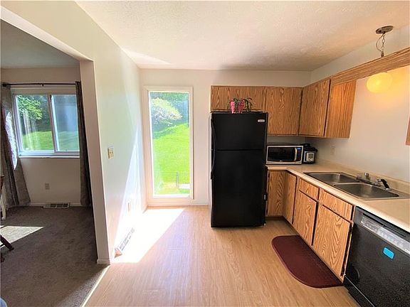 5th image of 1075 Cranston Dr