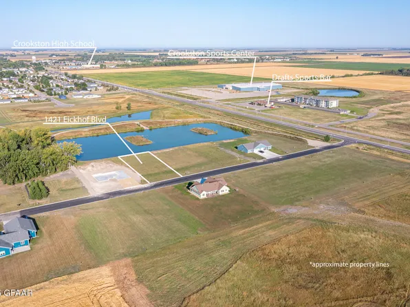 1421 Eickhof Blvd, Crookston, MN 56716