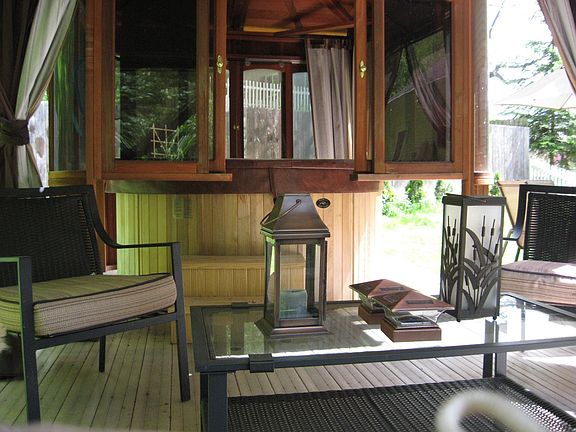 Gazebo Hot Tub with Outdoor Room