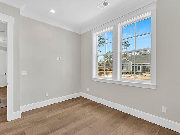 4th image of 46 Porcher Cir