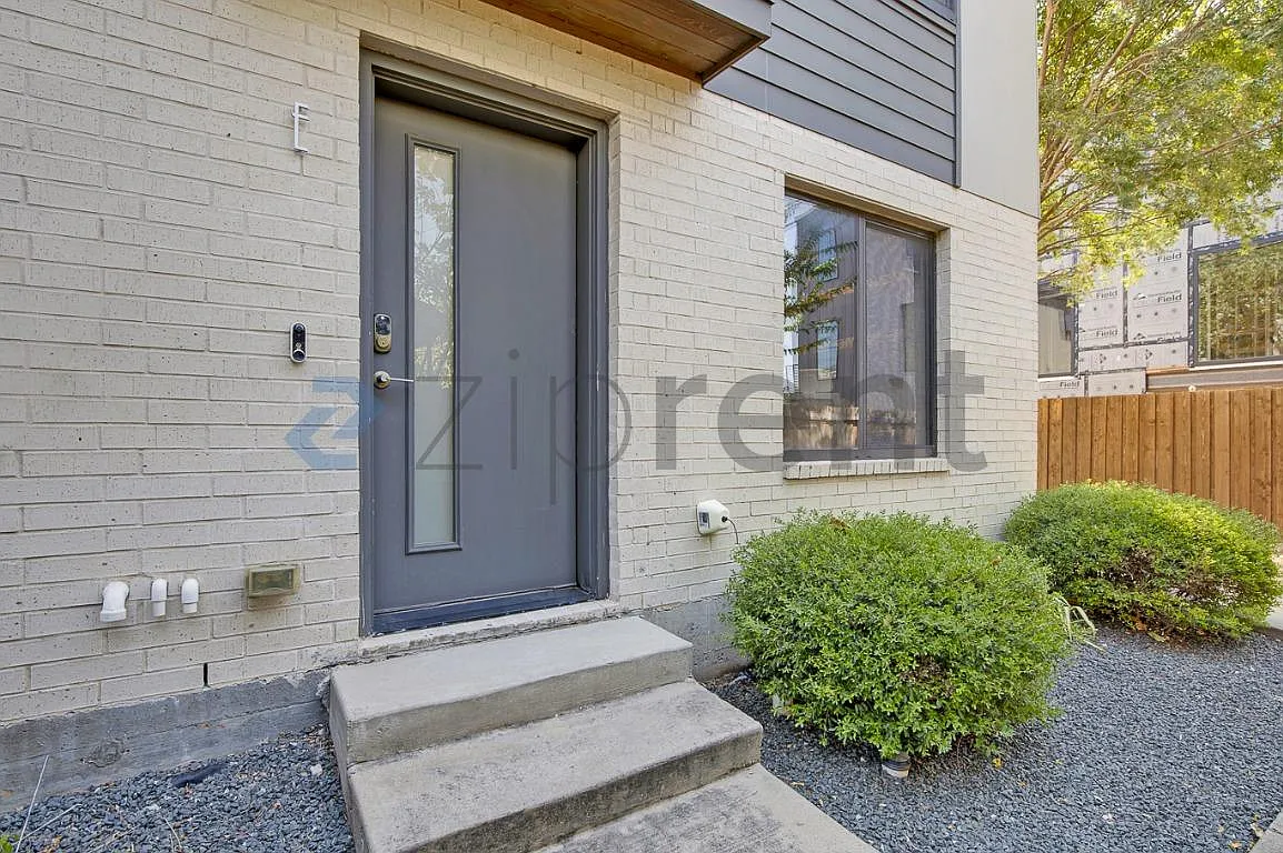 2 bed, 2.5 bath, 1460 sqft, $3,300 — Photo 4