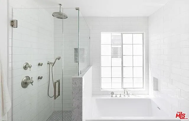 709 W Balboa Blvd — Photo 17