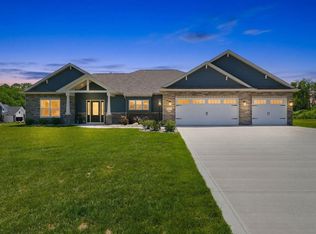 15 Kodak Ln, Angola, IN 46703