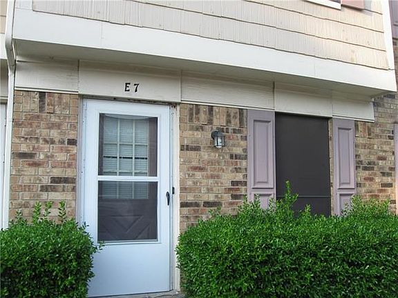 2nd image of 617 Carriagehouse Ln APT 7