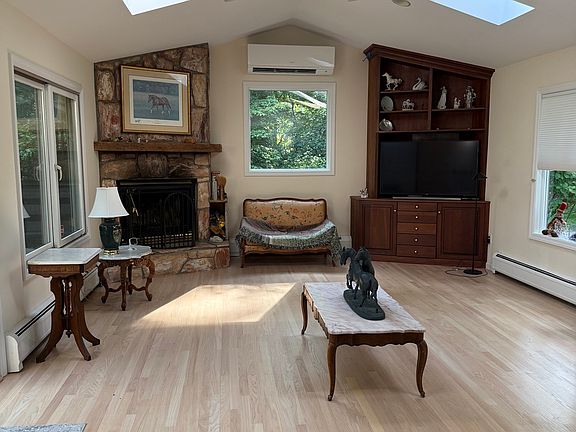 3rd image of 360 Autumn Ridge Road