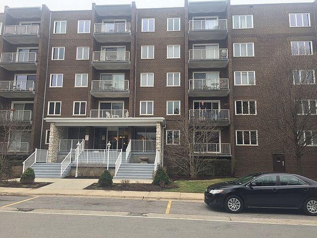 1st image of 900 Center St APT 2C
