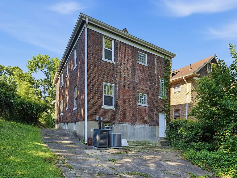 682 Greenwood Ave — Photo 29