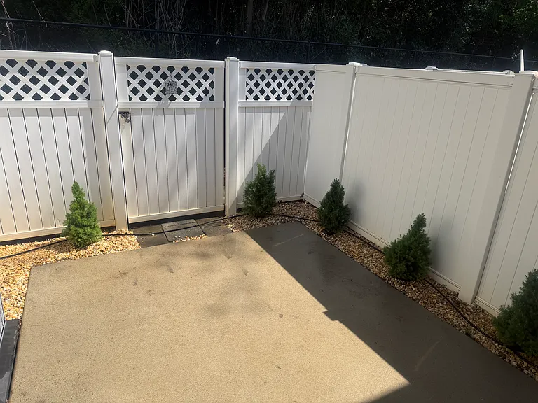 1215 Green Oaks Ln #H — Photo 3