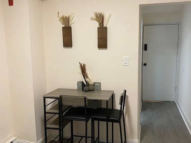 1017 Pine Street — Photo 3