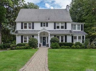 112 Plandome Ct, Manhasset, NY 11030