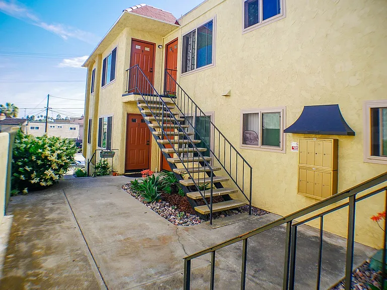 4345 Rialto St — Photo 48