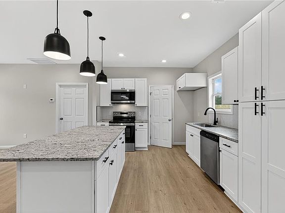 5th image of 47 Brownlow Dr