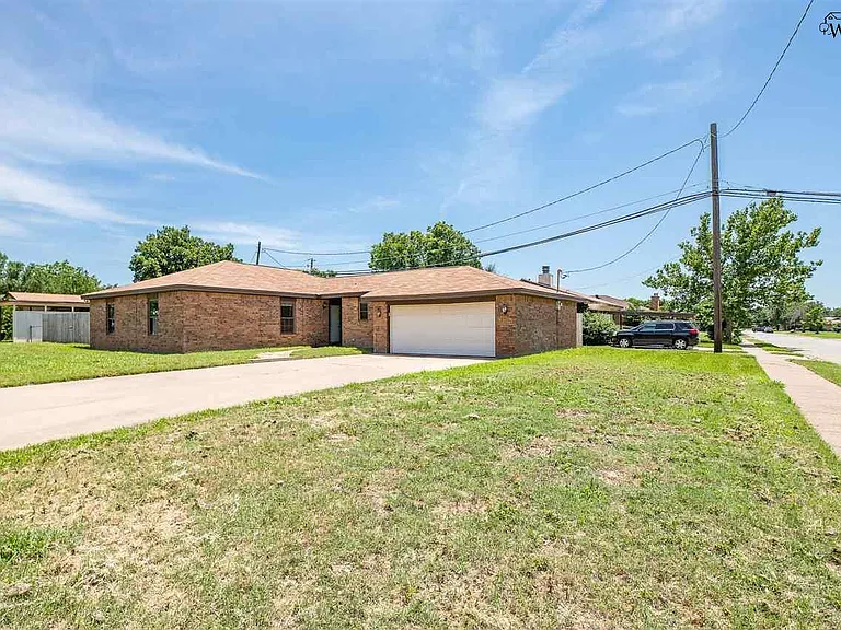 3035 Abbott Ave — Photo 3
