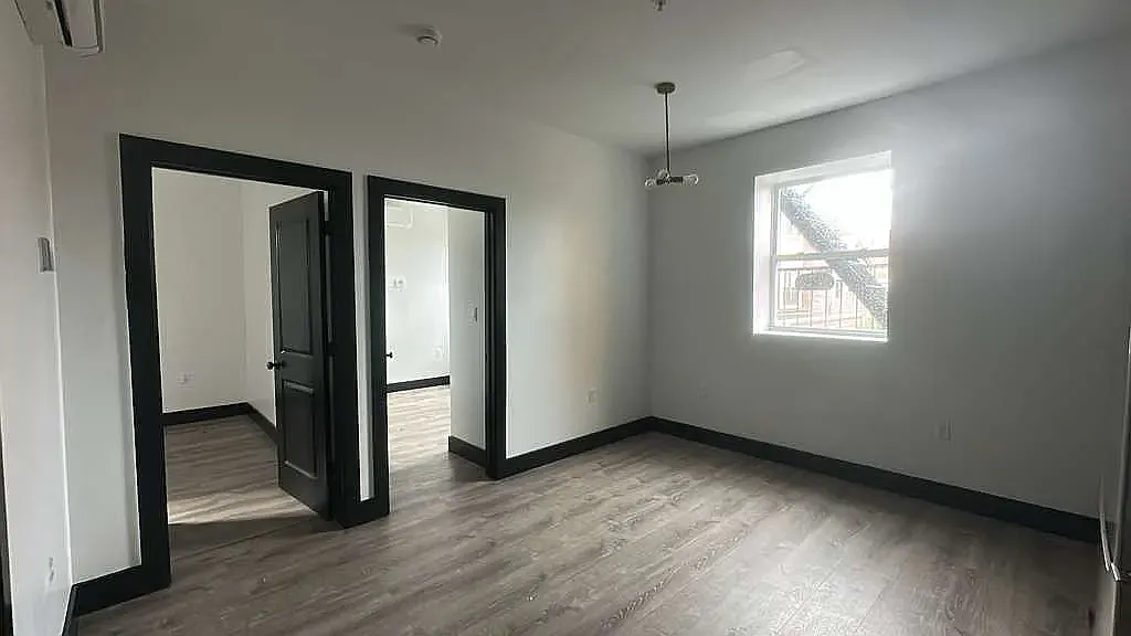 2 bed, $2,000 — Photo 4