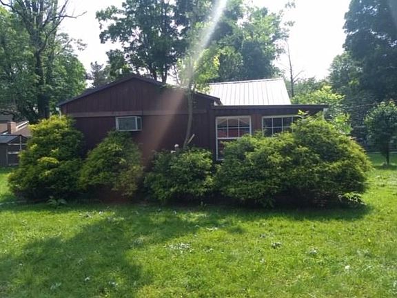 3rd image of 334 Greenacres Ln