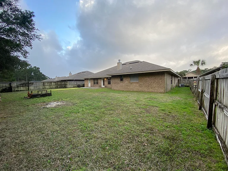1810 Twin Pine Blvd — Photo 55